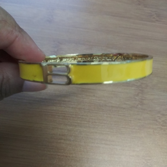 Liz Claiborne Enamel Bangle Gold B Accent Bracelet Cuff Inscription - Picture 2 of 4